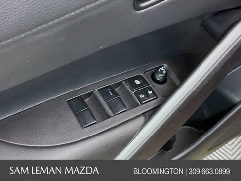 Used 2025 Toyota Corolla Cross XLE w/ Convenience Package FWD image 20