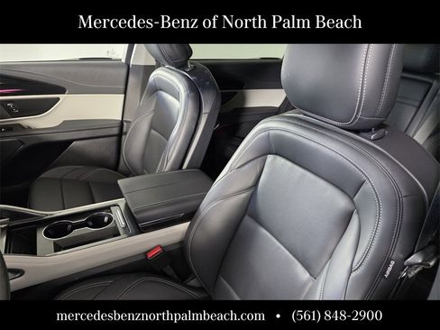 Used 2024 Lincoln Nautilus Premier image 11