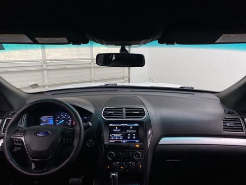 Used 2016 Ford Explorer XLT w/ Equipment Group 202A image 13