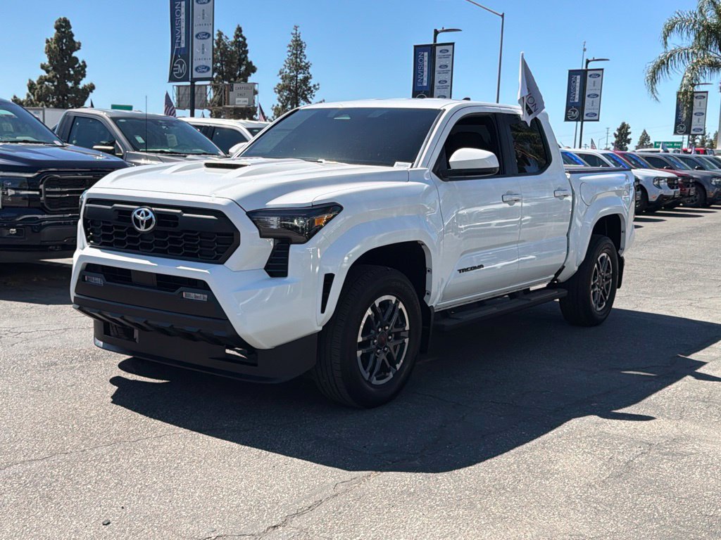 Used 2025 Toyota Tacoma 4x4 Double Cab image 6