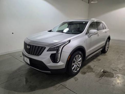 Used 2021 Cadillac XT4 Premium Luxury image 3