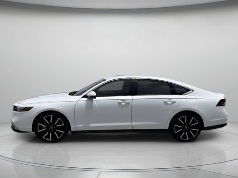 Used 2024 Honda Accord Touring image 5