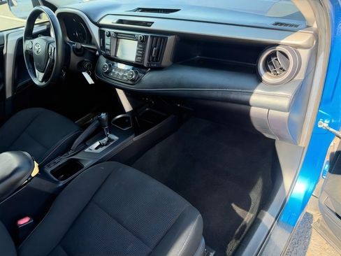 Used 2018 Toyota RAV4 XLE w/ Protection Package FWD image 10