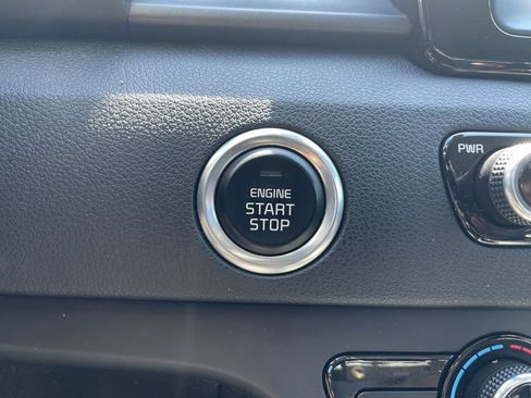 Used 2018 Kia Niro LX FWD image 16