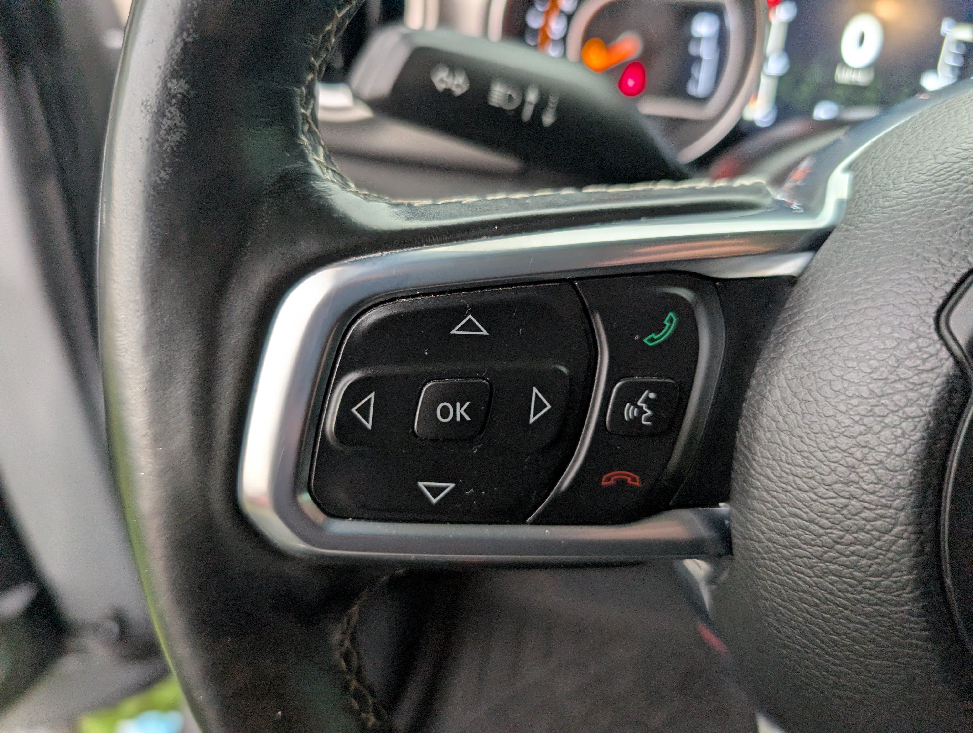 Used 2020 Jeep Gladiator Overland w/ Dual Top Group AWD/4WD image 16