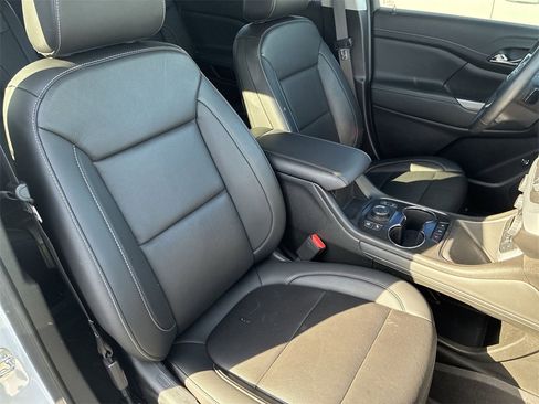 Used 2023 GMC Acadia SLT w/ Elevation Edition image 24