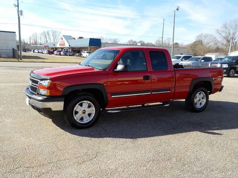 Used 2006 Chevrolet Silverado 1500 LT w/ Light Duty Power Package image 1