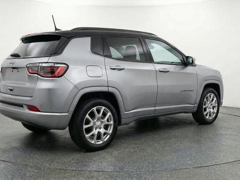 Used 2025 Jeep Compass Limited image 9