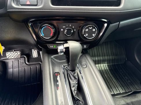 Used 2019 Honda HR-V Sport image 17
