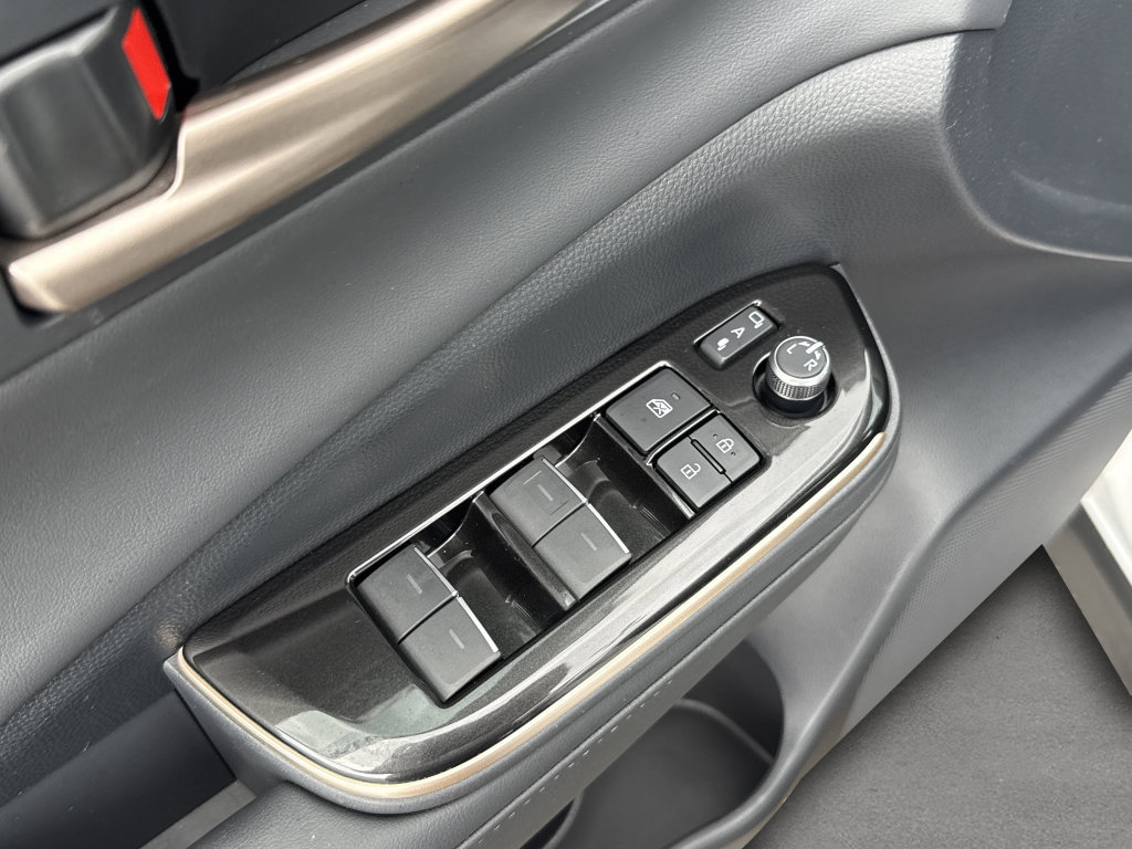 Used 2025 Toyota Crown Signia AWD/4WD image 18