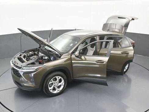 Used 2024 Chevrolet Trax LS w/ LS Convenience Package FWD image 58