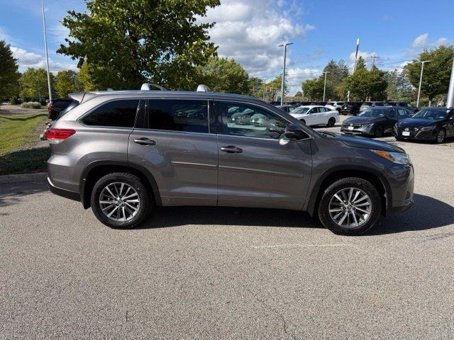 Used 2018 Toyota Highlander XLE AWD/4WD image 4