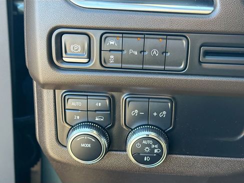 Used 2024 GMC Yukon SLT image 37