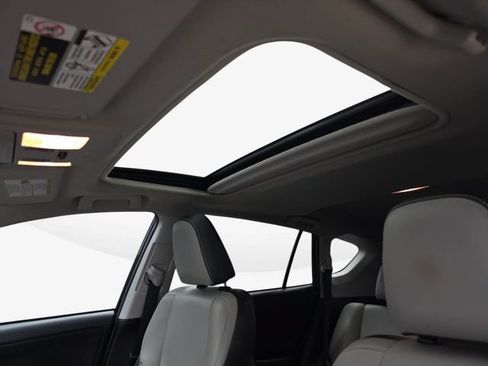 Used 2018 Toyota RAV4 XLE FWD image 29