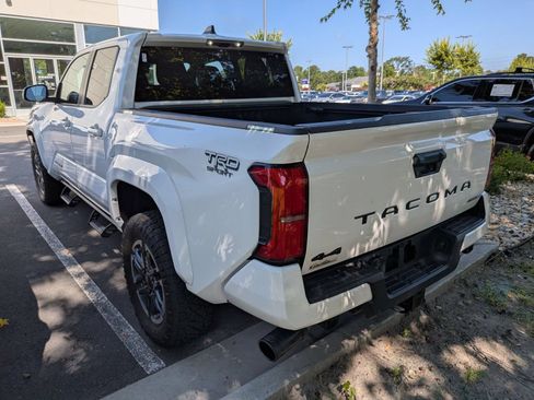 Used 2024 Toyota Tacoma TRD Sport AWD/4WD image 4