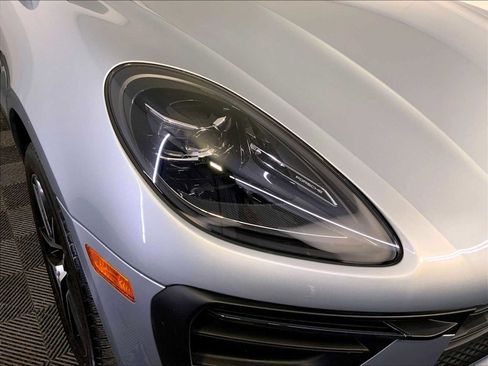 Used 2023 Porsche Macan image 12