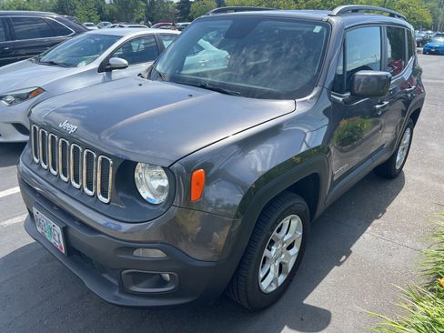 Used 2017 Jeep Renegade Latitude w/ Trailer Tow Group AWD/4WD image 1