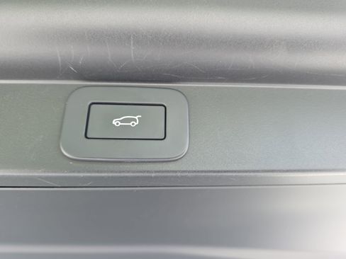 Used 2025 Land Rover Range Rover Long Wheelbase SE image 15