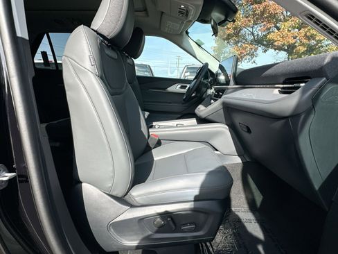 New 2026 Ford Explorer Active w/ Active Comfort Package image 28