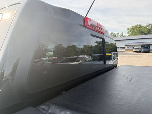 Used 2022 Chevrolet Colorado LT w/ LT Convenience Package AWD/4WD image 12