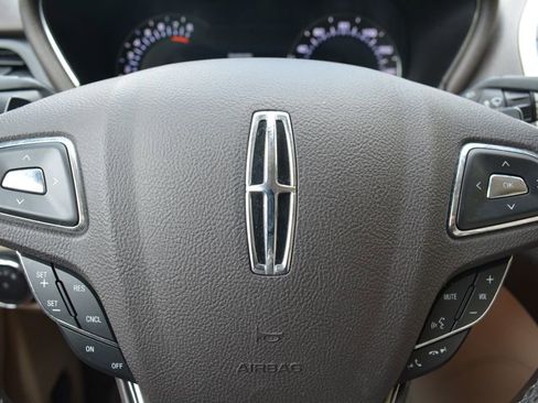 Used 2019 Lincoln MKC Select w/ Select Plus Package AWD/4WD image 12