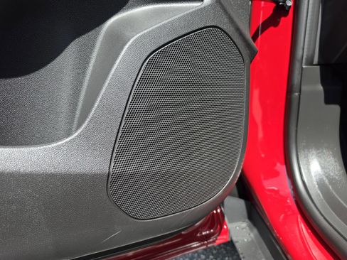 New 2026 Chevrolet Trax RS w/ Sunroof Package FWD image 21