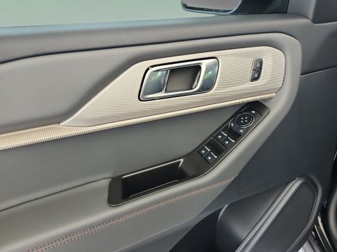 New 2026 Ford Explorer Active RWD image 15