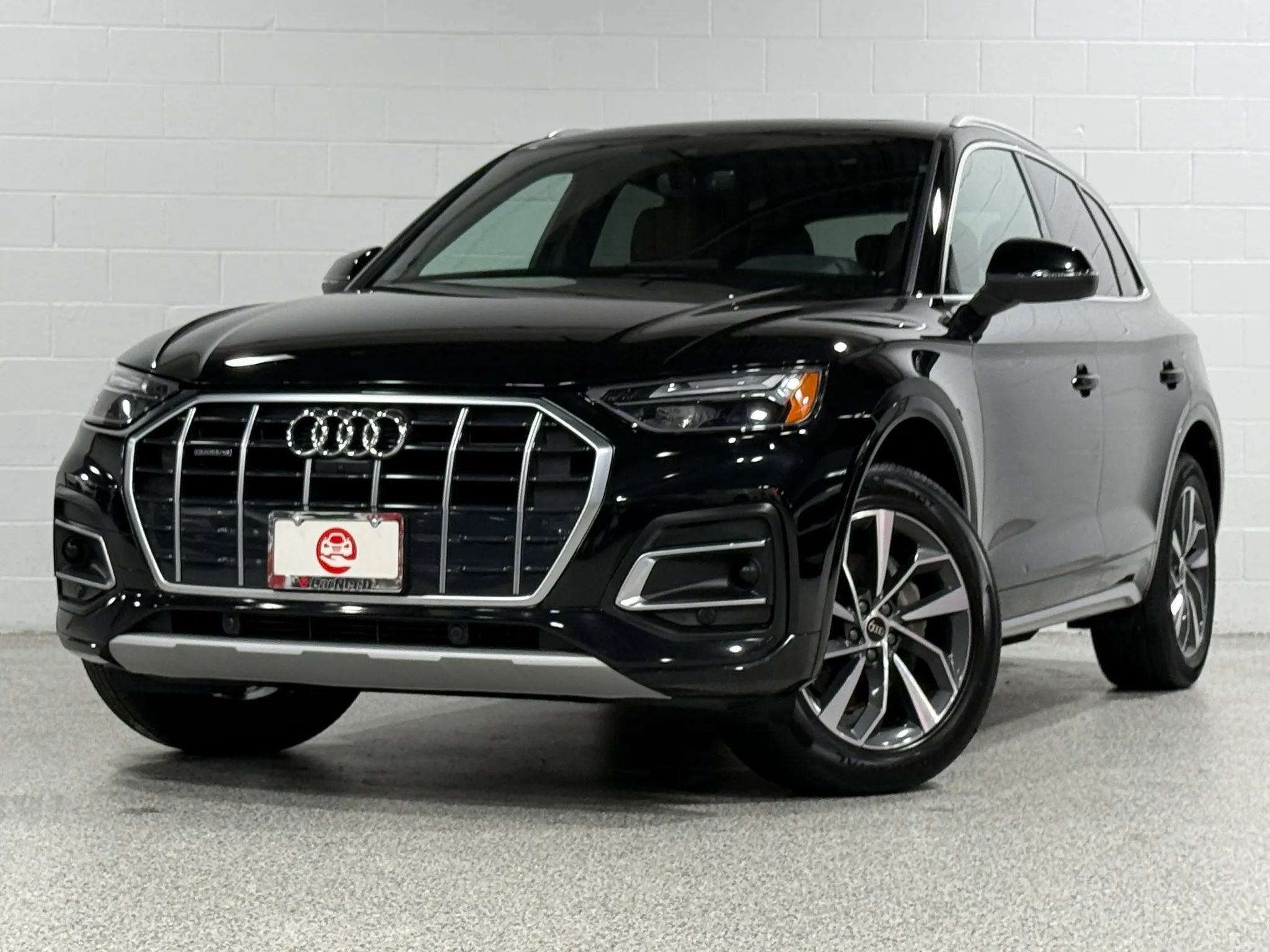 Used 2021 Audi Q5 2.0T Premium Plus w/ Premium Plus Package AWD/4WD image 2