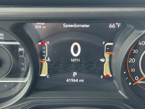 Used 2025 Jeep Wrangler Unlimited Sahara AWD/4WD image 28