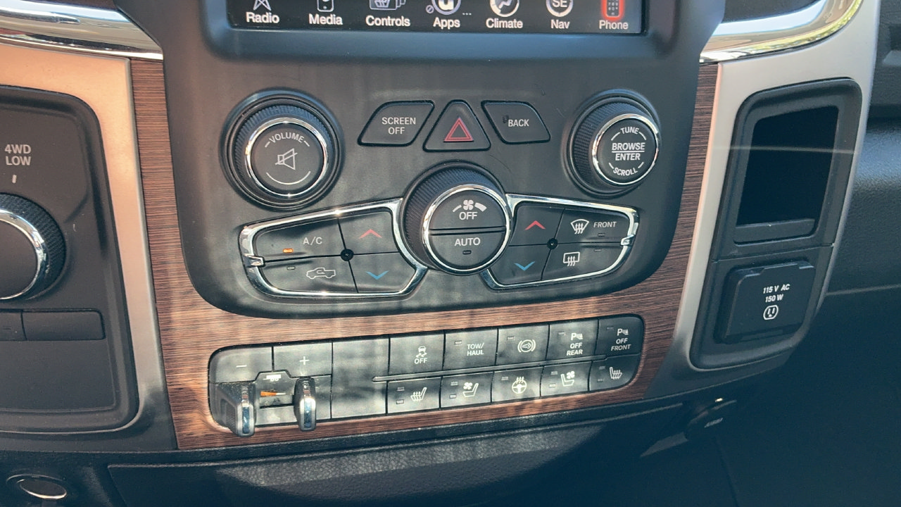 Used 2017 RAM 3500 Laramie w/ Convenience Group AWD/4WD image 16