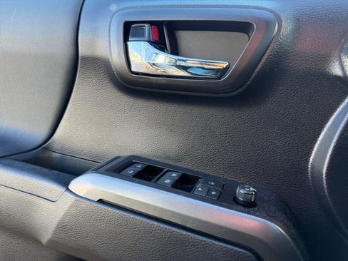 Certified 2020 Toyota Tacoma TRD Sport image 28