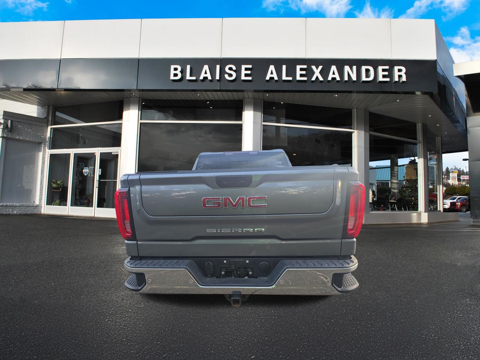 Used 2019 GMC Sierra 1500 SLT w/ SLT Premium Plus Package AWD/4WD image 4