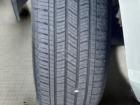 Used 2017 GMC Yukon SLT image 11