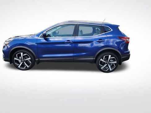 Used 2022 Nissan Rogue Sport SL w/ Premium Package FWD image 2
