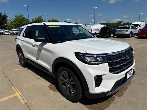 New 2026 Ford Explorer Active w/ Active Comfort Package AWD/4WD image 3