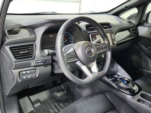 Used 2022 Nissan Leaf SV w/ SV Technology Package image 14