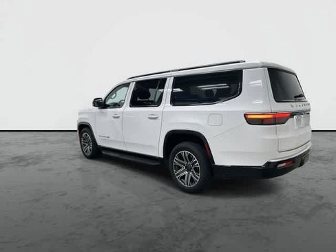 Used 2024 Jeep Wagoneer L Series II w/ Flexible Seating Group RWD image 9