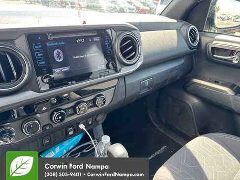 Used 2018 Toyota Tacoma TRD Sport AWD/4WD image 9