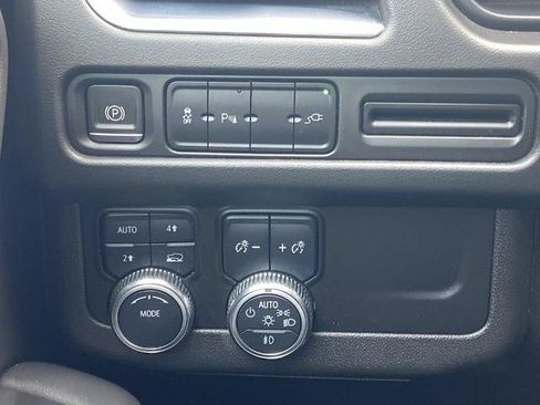 Used 2021 GMC Yukon SLE AWD/4WD image 13