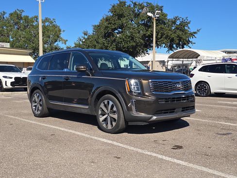 Used 2021 Kia Telluride EX w/ EX Premium Package image 2