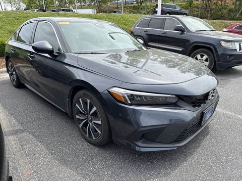 Used 2024 Honda Civic EX-L image 2