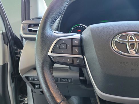 Used 2023 Toyota Sienna XLE image 12