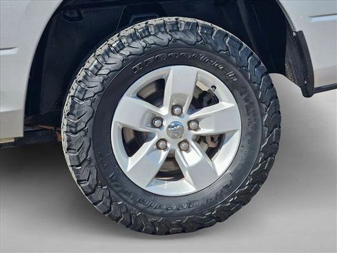 Used 2019 RAM 1500 Classic SLT AWD/4WD image 25