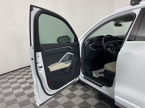 Used 2022 Audi Q3 2.0T Premium Plus image 16