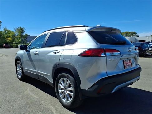 Certified 2022 Toyota Corolla Cross LE image 5