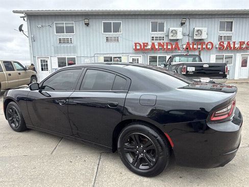 Used 2021 Dodge Charger SXT w/ Leather Interior Group RWD image 4