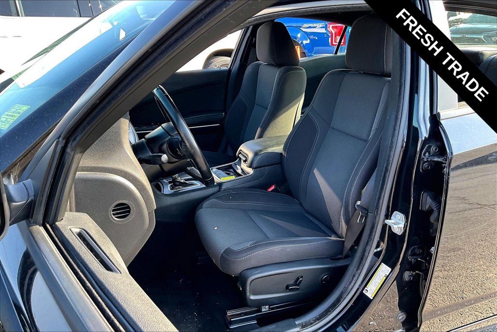 Used 2019 Dodge Charger SXT RWD image 6