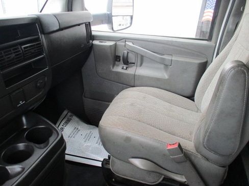 Used 2020 Chevrolet Express 4500 w/ Power Convenience Package image 14