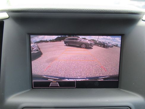 Used 2024 GMC Terrain SLE w/ Driver Convenience Package FWD image 29