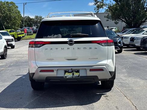 Certified 2024 Nissan Pathfinder Platinum FWD image 4